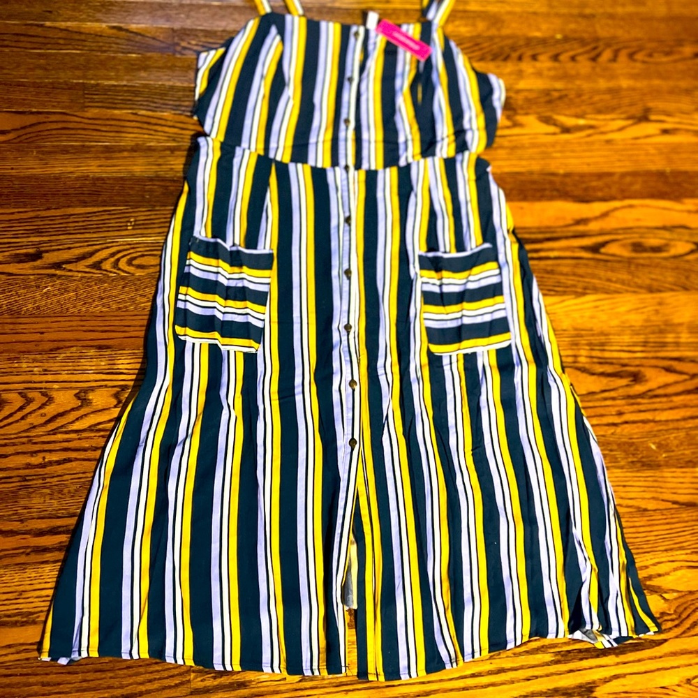 NWT~ dress with front pockets